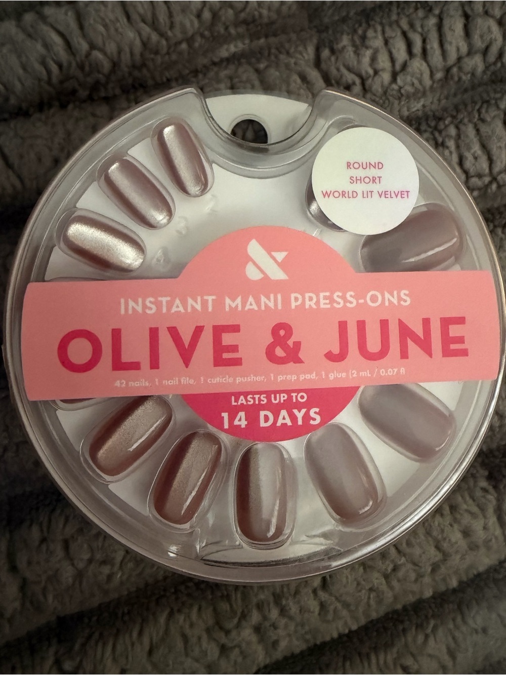 Instant Mani Press-Ons in Pearl Taupe